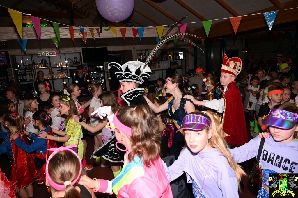 ../Images/Jeugddisco Glow in the Dark 040.jpg